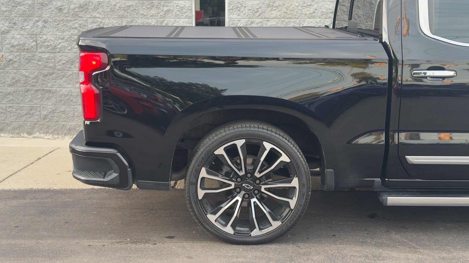 Used 2023 Chevrolet Silverado 1500 High Country AWD/4WD image 8