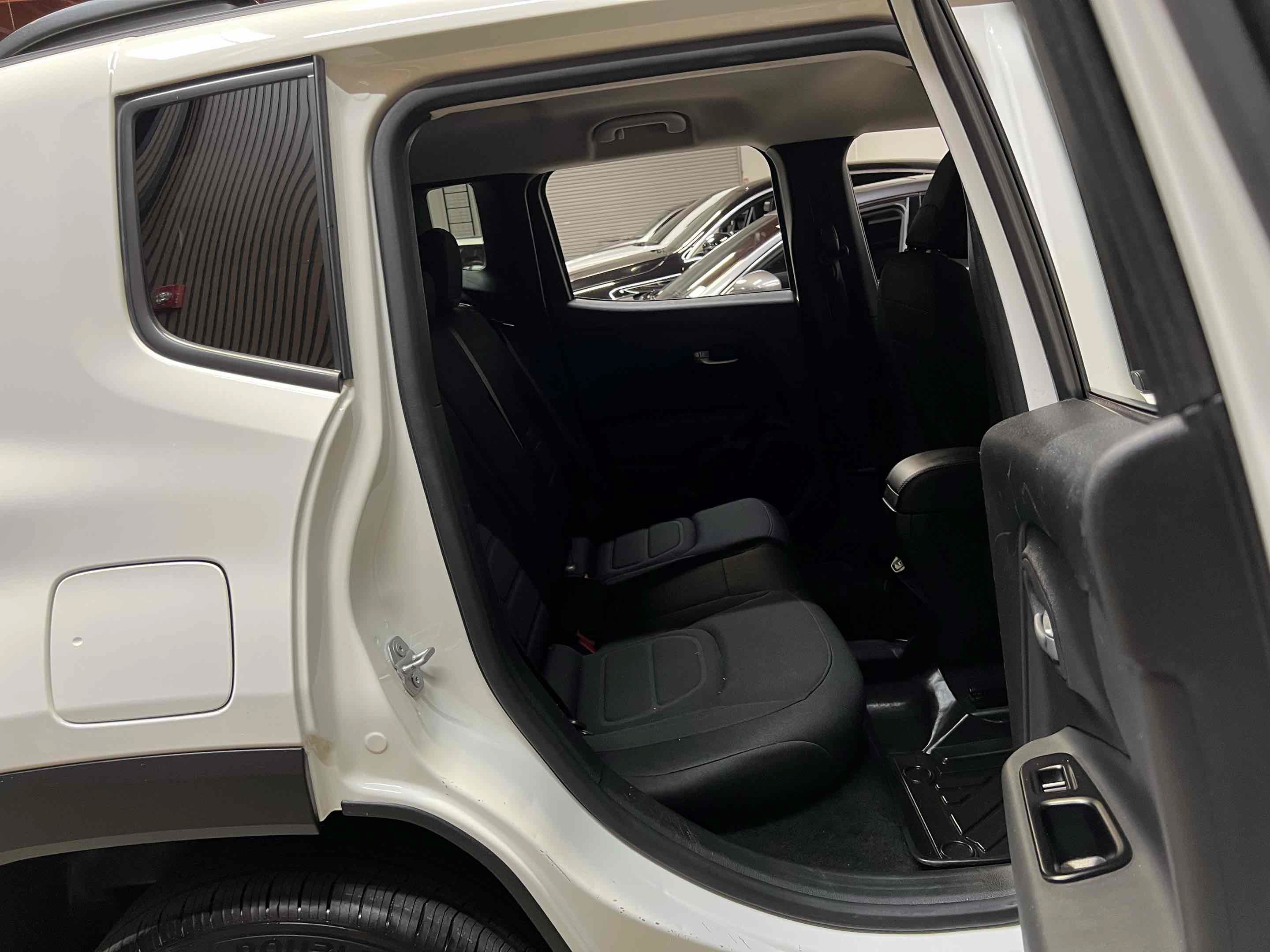Used 2022 Jeep Renegade Latitude AWD/4WD image 26