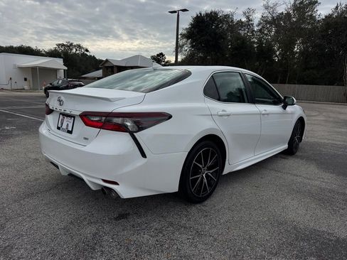 Used 2024 Toyota Camry SE image 9