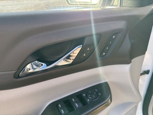 Used 2022 GMC Acadia SLT w/ Preferred Package image 23