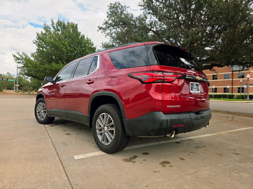Used 2023 Chevrolet Traverse LT FWD image 15