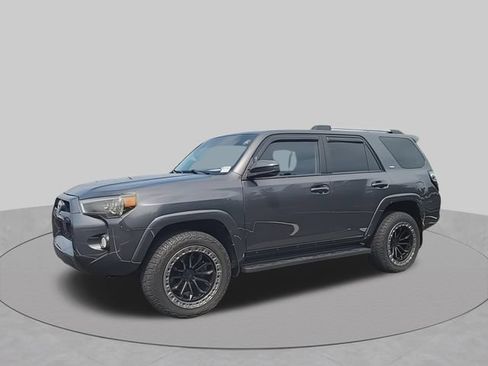 Used 2020 Toyota 4Runner SR5 AWD/4WD image 4