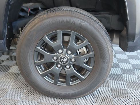 Used 2025 Toyota 4Runner SR5 AWD/4WD image 16