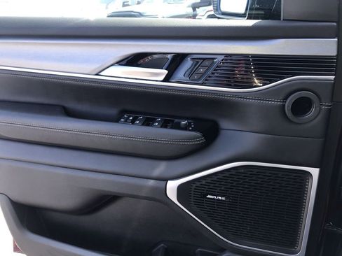 Used 2024 Jeep Wagoneer Series II w/ Convenience Group I image 13