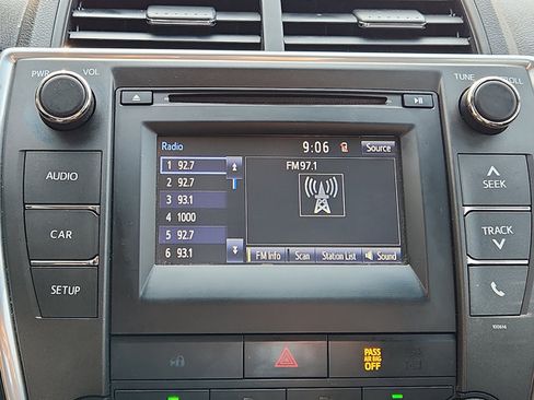 Used 2017 Toyota Camry SE FWD image 16