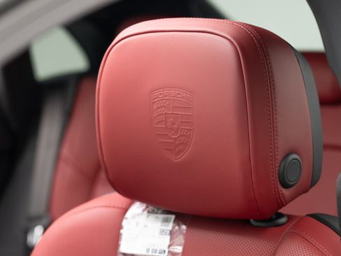 New 2026 Porsche Macan image 18