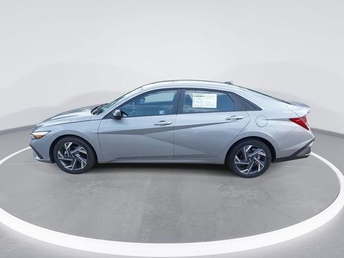 Certified 2025 Hyundai Elantra Sport FWD image 8