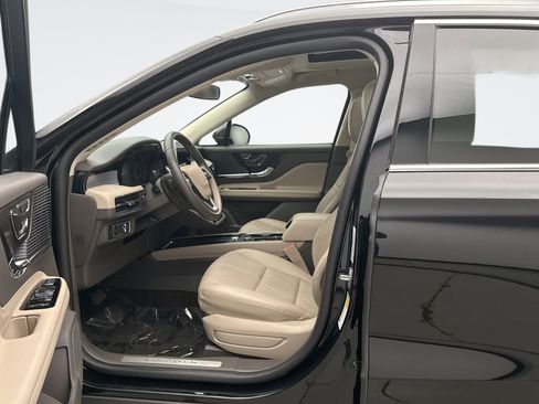 Used 2022 Lincoln Corsair AWD w/ Premium Package image 11