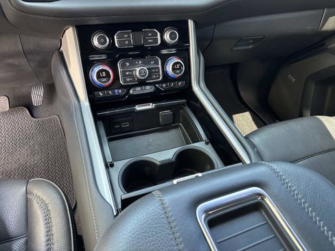 Used 2022 GMC Yukon Denali AWD/4WD image 28