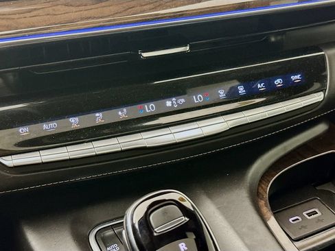 Used 2021 Cadillac Escalade ESV Premium Luxury Platinum AWD/4WD image 22