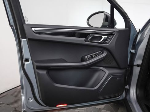 Used 2024 Porsche Macan Turbo image 26