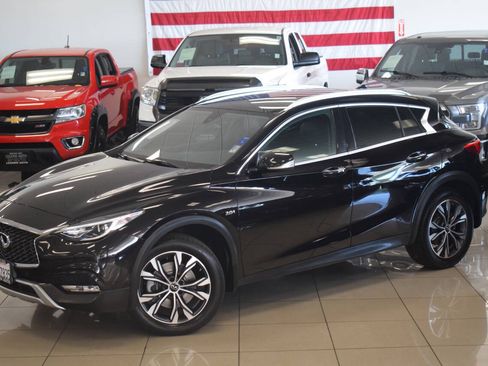 Used 2018 INFINITI QX30 Premium w/ Navigation Package AWD/4WD image 12