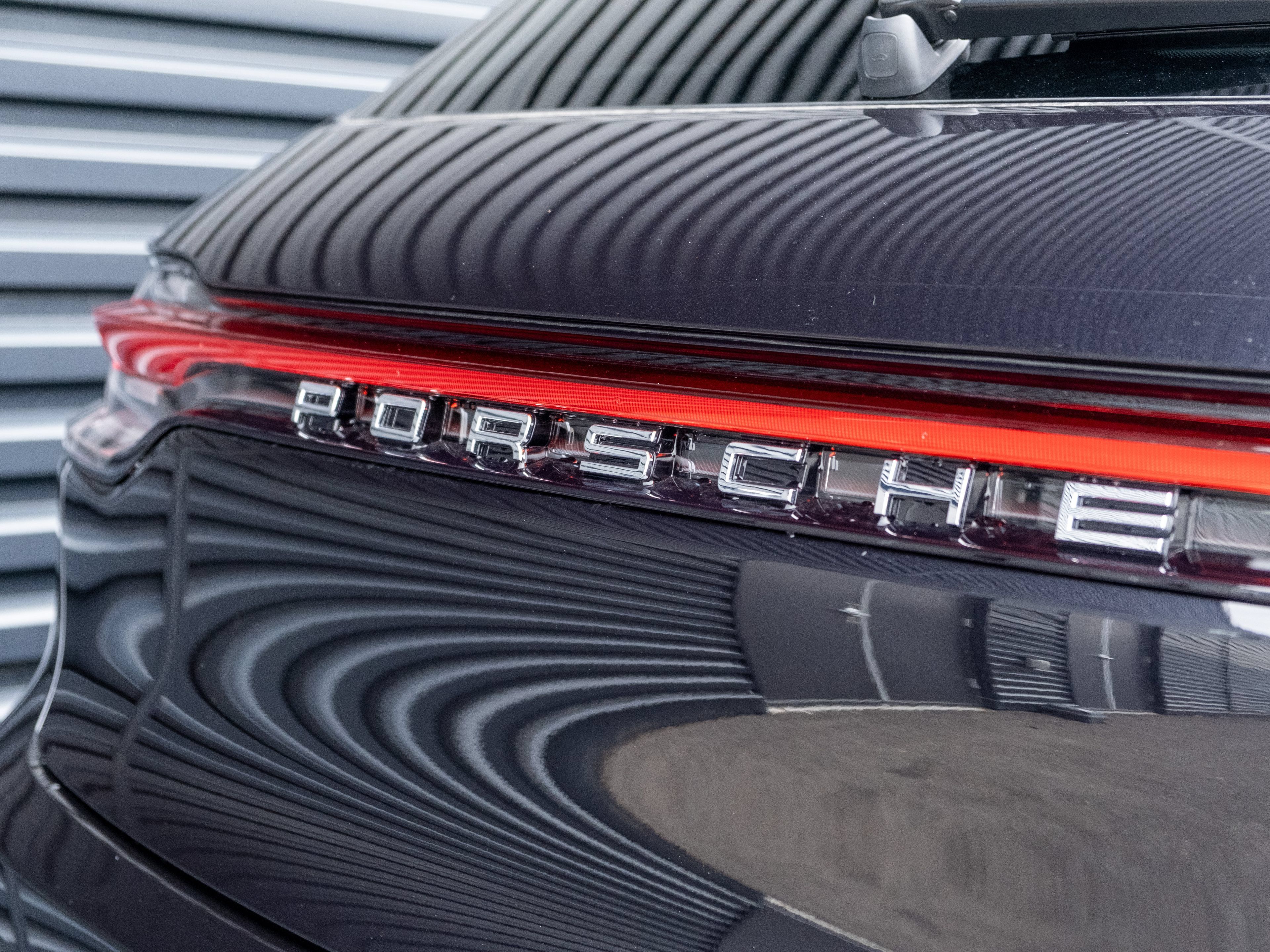 Certified 2026 Porsche Macan AWD/4WD image 17