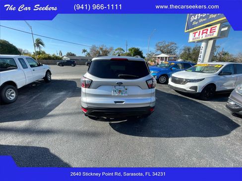 Used 2018 Ford Escape SE w/ SE Sport Appearance Package image 4
