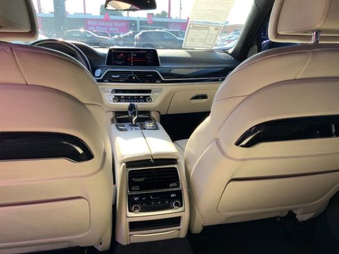 Used 2022 BMW 740i w/ M Sport Package RWD image 15