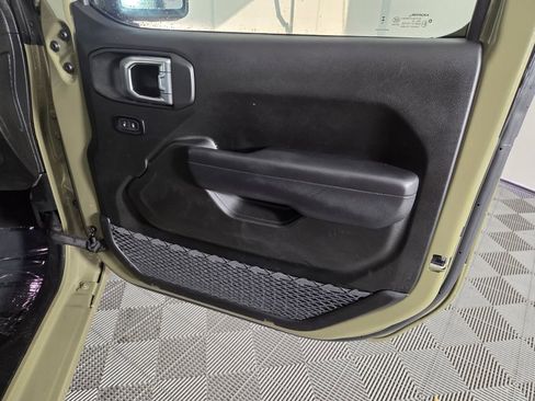 Certified 2025 Jeep Wrangler Sport AWD/4WD image 32