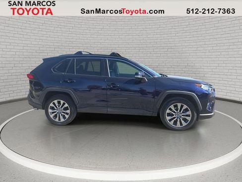 Used 2020 Toyota RAV4 XLE Premium image 4