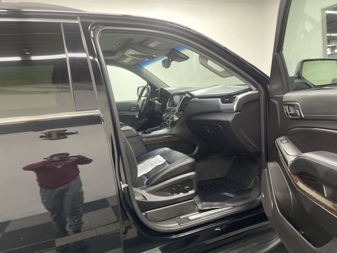 Used 2019 Chevrolet Suburban LT w/ Luxury Package image 26