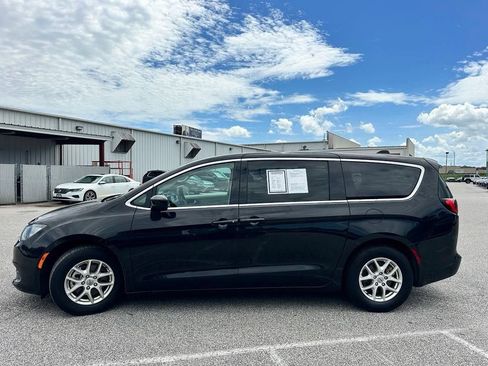 Used 2023 Chrysler Voyager LX FWD image 27