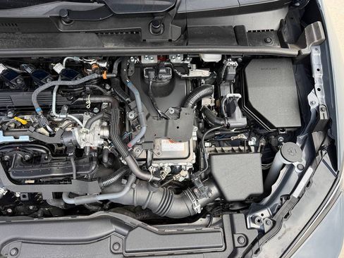 Used 2025 Toyota Prius XLE AWD/4WD image 14
