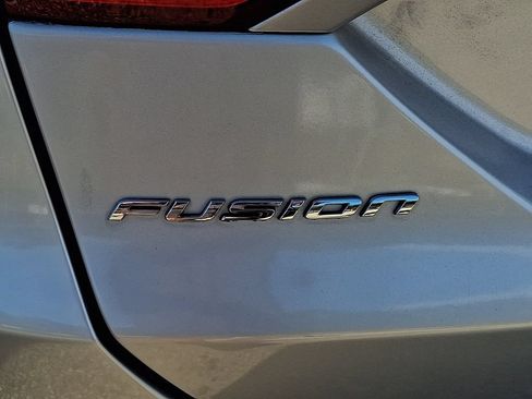 Used 2015 Ford Fusion SE FWD image 11