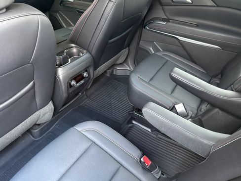 Used 2025 Chevrolet Traverse Z71 AWD/4WD image 13