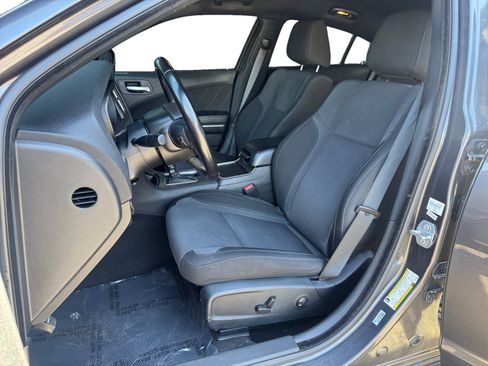 Used 2022 Dodge Charger SXT RWD image 9
