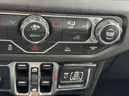 Used 2024 Jeep Wrangler Unlimited Sport AWD/4WD image 35