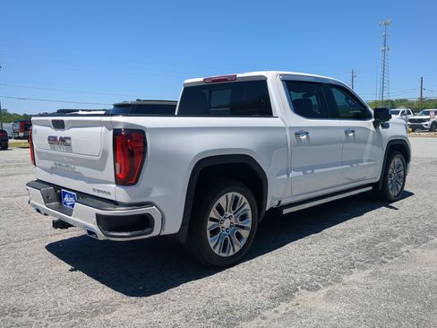 Used 2022 GMC Sierra 1500 Denali w/ Denali Premium Package AWD/4WD image 3