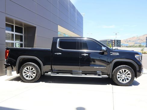 Used 2023 GMC Sierra 1500 Denali w/ Technology Package AWD/4WD image 4