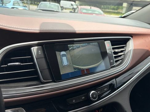 Used 2019 Buick Enclave Avenir FWD image 17