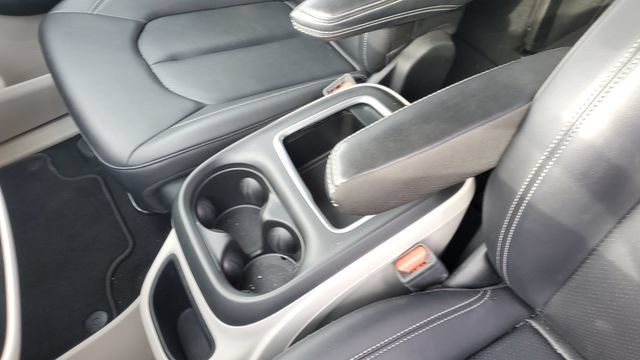 Used 2024 Chrysler Pacifica Touring-L FWD image 17