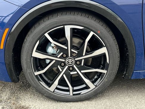 New 2026 Toyota Prius Plug-In Hybrid FWD image 12