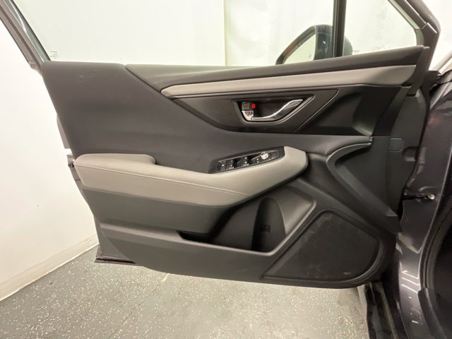 Used 2025 Subaru Outback Premium AWD/4WD image 9