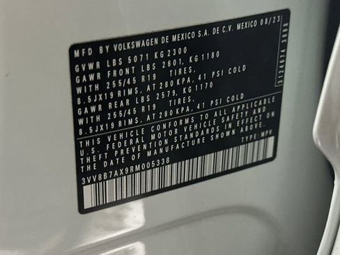 Certified 2024 Volkswagen Tiguan SE R-Line image 40