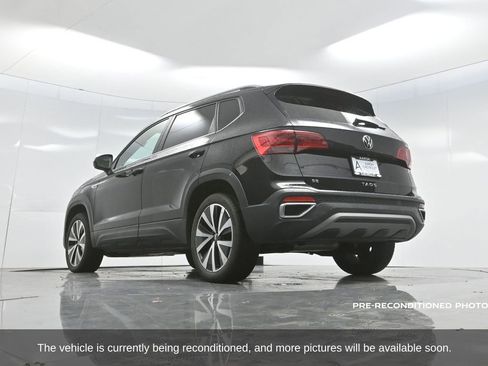 Used 2023 Volkswagen Taos SE w/ Panoramic Sunroof Package image 64