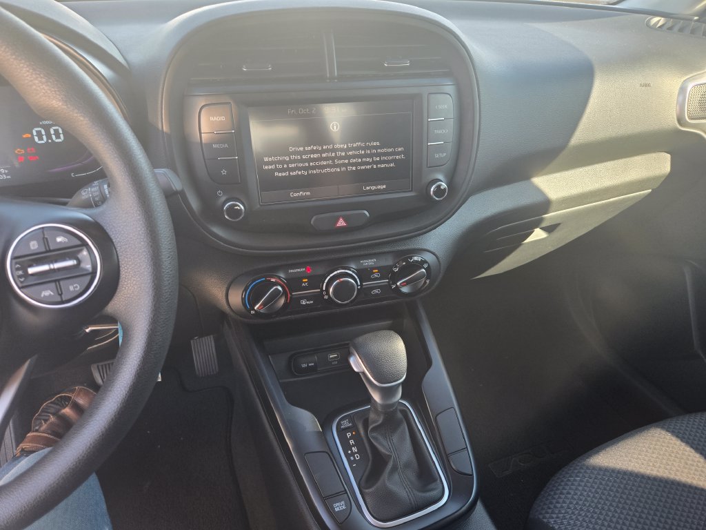 Used 2025 Kia Soul LX w/ LX Technology Package FWD image 9