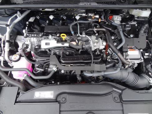 Used 2025 Toyota Prius LE FWD image 36
