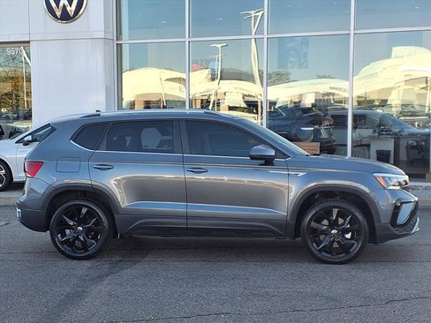 Certified 2022 Volkswagen Taos SE image 8