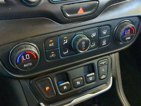 Used 2019 GMC Terrain SLE w/ Driver Convenience Package image 18