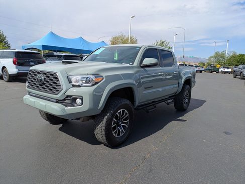 Used 2022 Toyota Tacoma TRD Sport w/ Technology Package image 7