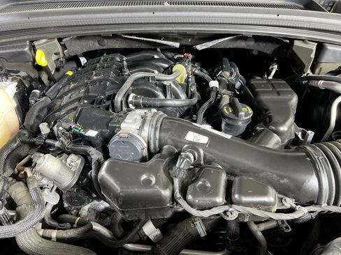 Used 2023 Jeep Grand Cherokee Limited AWD/4WD image 29
