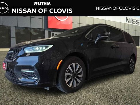 Used 2023 Chrysler Pacifica Touring-L FWD image 1