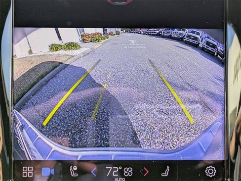 Certified 2023 Volvo XC60 B5 Ultimate w/ Climate Package image 21