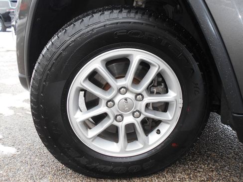 Certified 2020 Jeep Grand Cherokee Laredo image 10