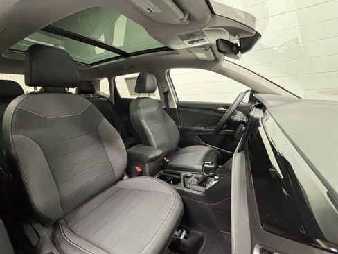 New 2025 Volkswagen Taos SE image 13