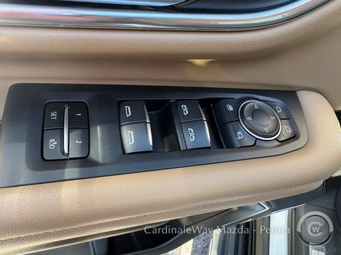 Used 2024 Chevrolet Suburban Premier RWD image 17