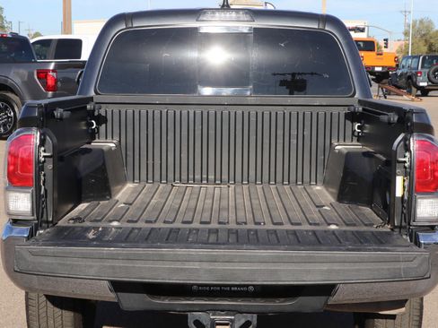 Used 2022 Toyota Tacoma TRD Off-Road image 28