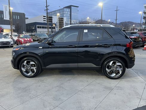 Certified 2023 Hyundai Venue SEL image 9