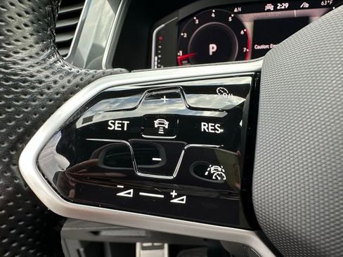 Used 2022 Volkswagen Tiguan SEL R-Line image 11